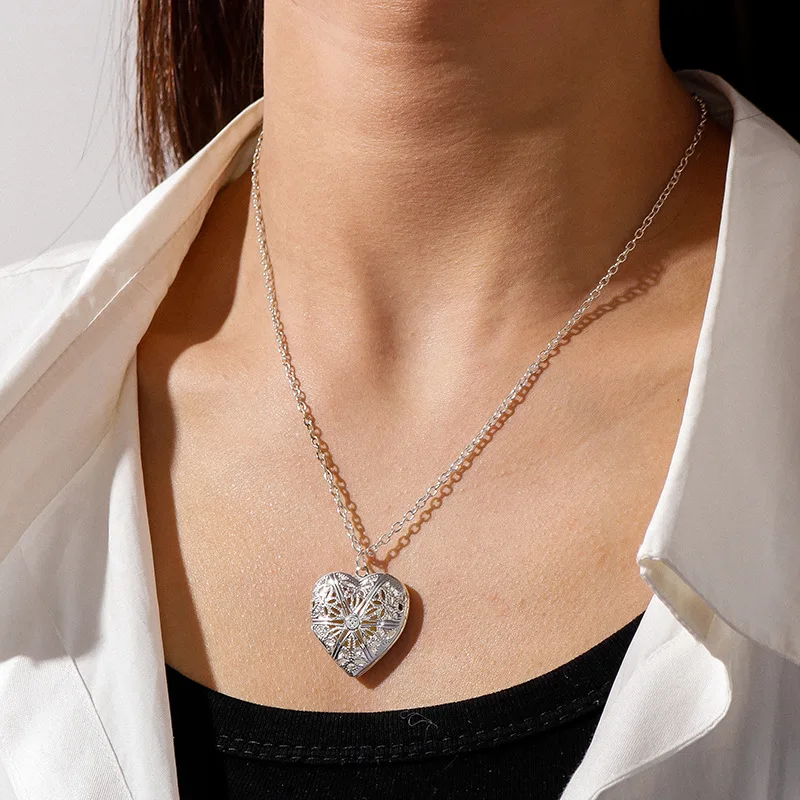 Retro Hollow Heart Pendant Necklace for Women Geometric Charm Love Collares Chain Clavicle Jewelry Statement Christmas Gift
