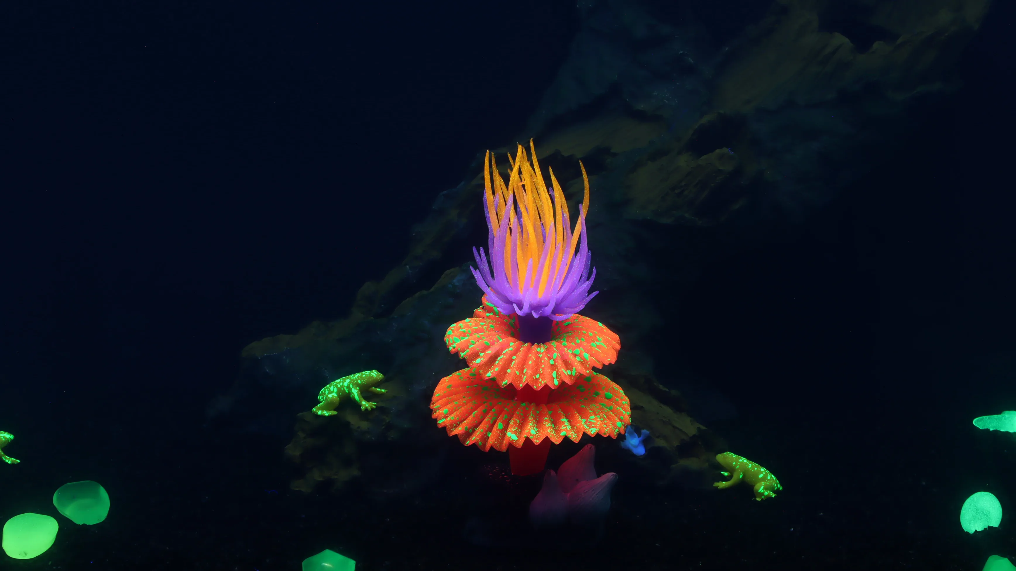 1pc, Fluorescent Sea Worm Coral Ornament, Luminous Aquarium Decoration, Festive Underwater Christmas Tree Design for Stocking St