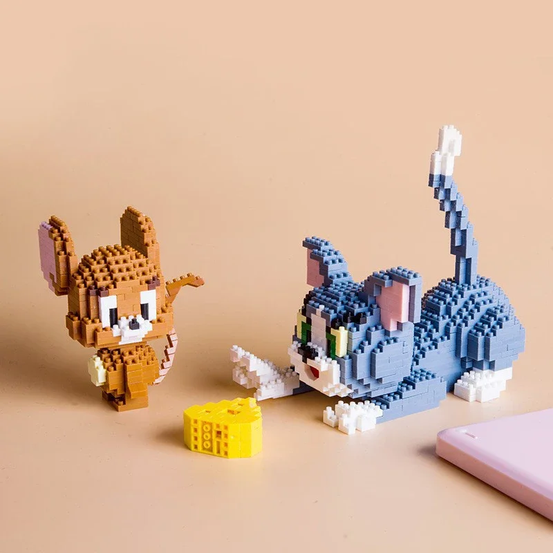 Funny Tom And Jerry Micro Building Blocks Cheese Cat and Mouse Assembly 3D Model Anime Mini Brick Figure Toy For Christmas Gift
