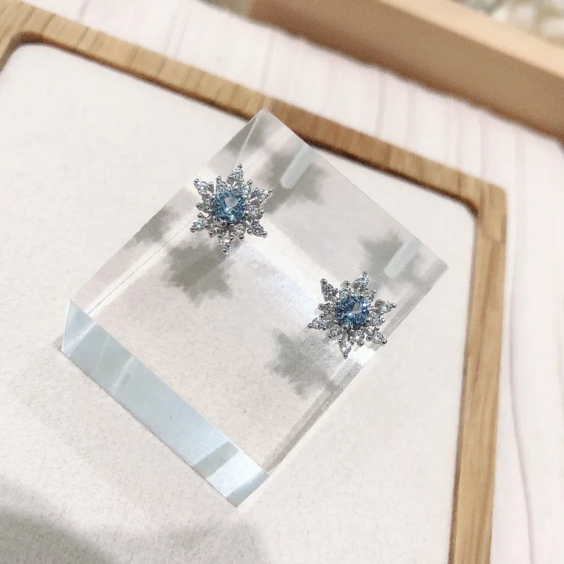 Luxury Exquisite Sterling Silver Inlaid Tiny Zircon Blue Crystal Snowflake Stud Earrings for Woman Winter Jewelry Christmas Gift