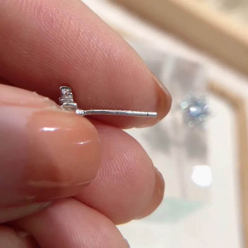 Luxury Exquisite Sterling Silver Inlaid Tiny Zircon Blue Crystal Snowflake Stud Earrings for Woman Winter Jewelry Christmas Gift