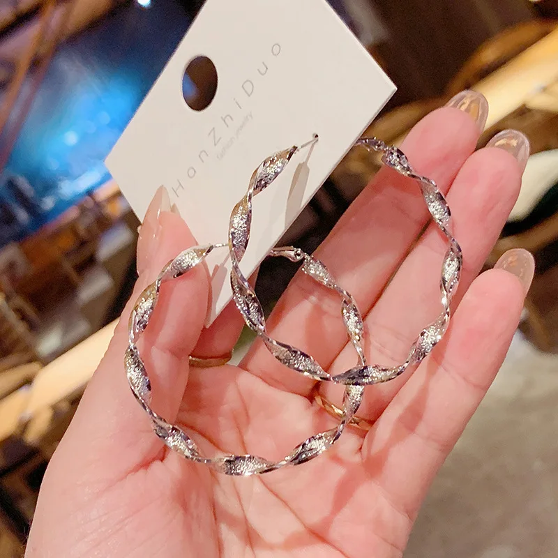 Exaggerated Spiral Wave Hoop Earrings for Women Simple Personality Frosted Metal Huggie Jewelry Brincos Christmas Day Girl Gift