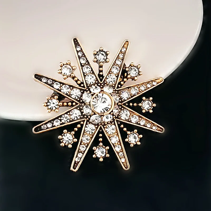 luxury Rhinestone Snowflake Brooches Women Eight Pointed Star Corsage Clothing Accessories Suit Pins Christmas Jewelry Lady Gift