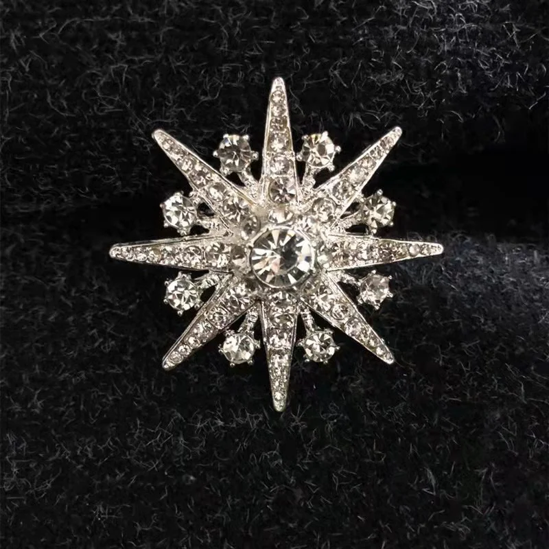 luxury Rhinestone Snowflake Brooches Women Eight Pointed Star Corsage Clothing Accessories Suit Pins Christmas Jewelry Lady Gift