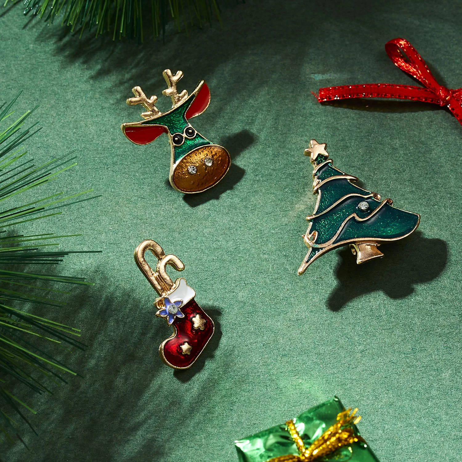 3pcs/set Merry Christmas Brooches Christmas Socks Christmas Tree Elk Enamel Badge Small Brooch Women Fashion Party Jewelry Gifts