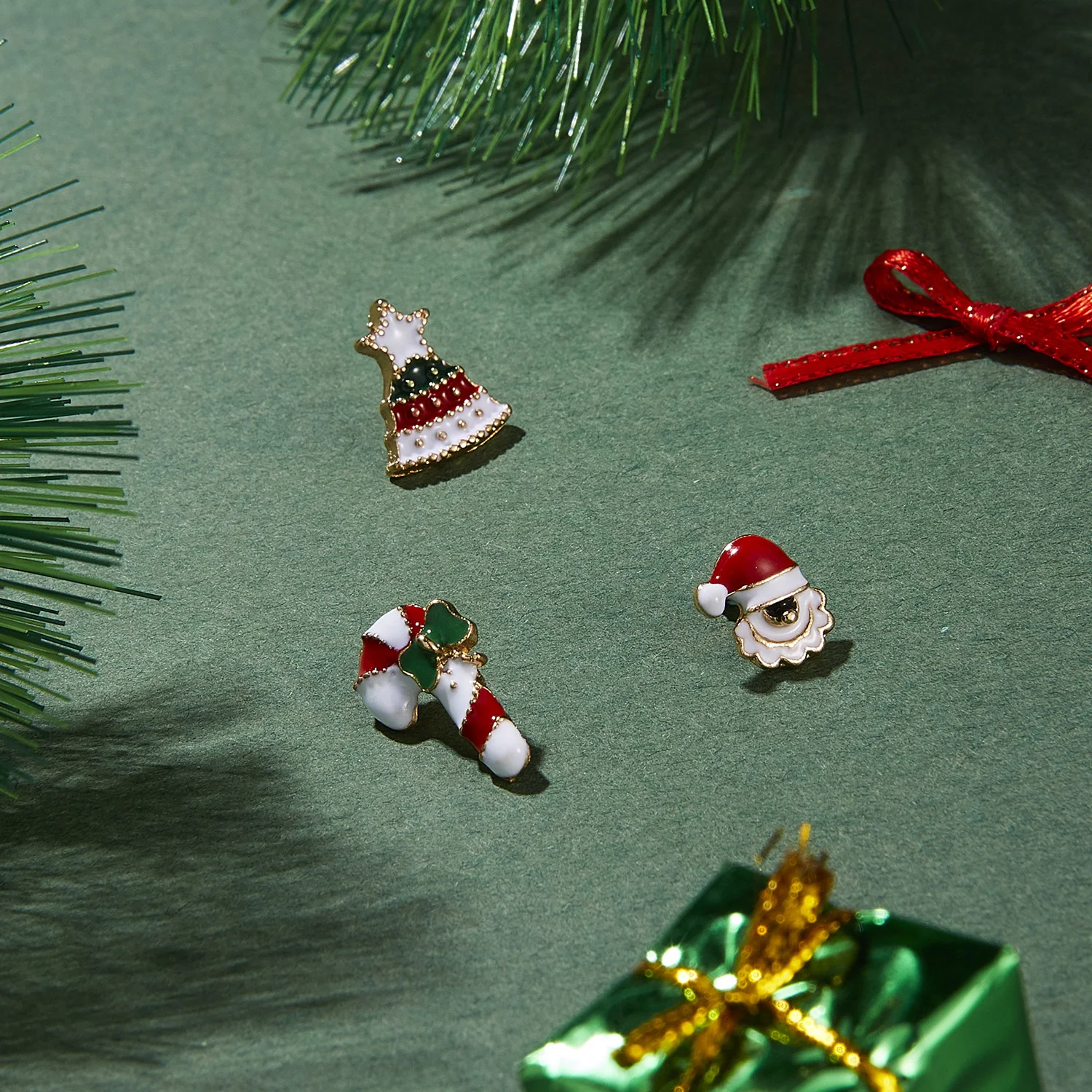 3pcs/set Merry Christmas Brooches Christmas Socks Christmas Tree Elk Enamel Badge Small Brooch Women Fashion Party Jewelry Gifts
