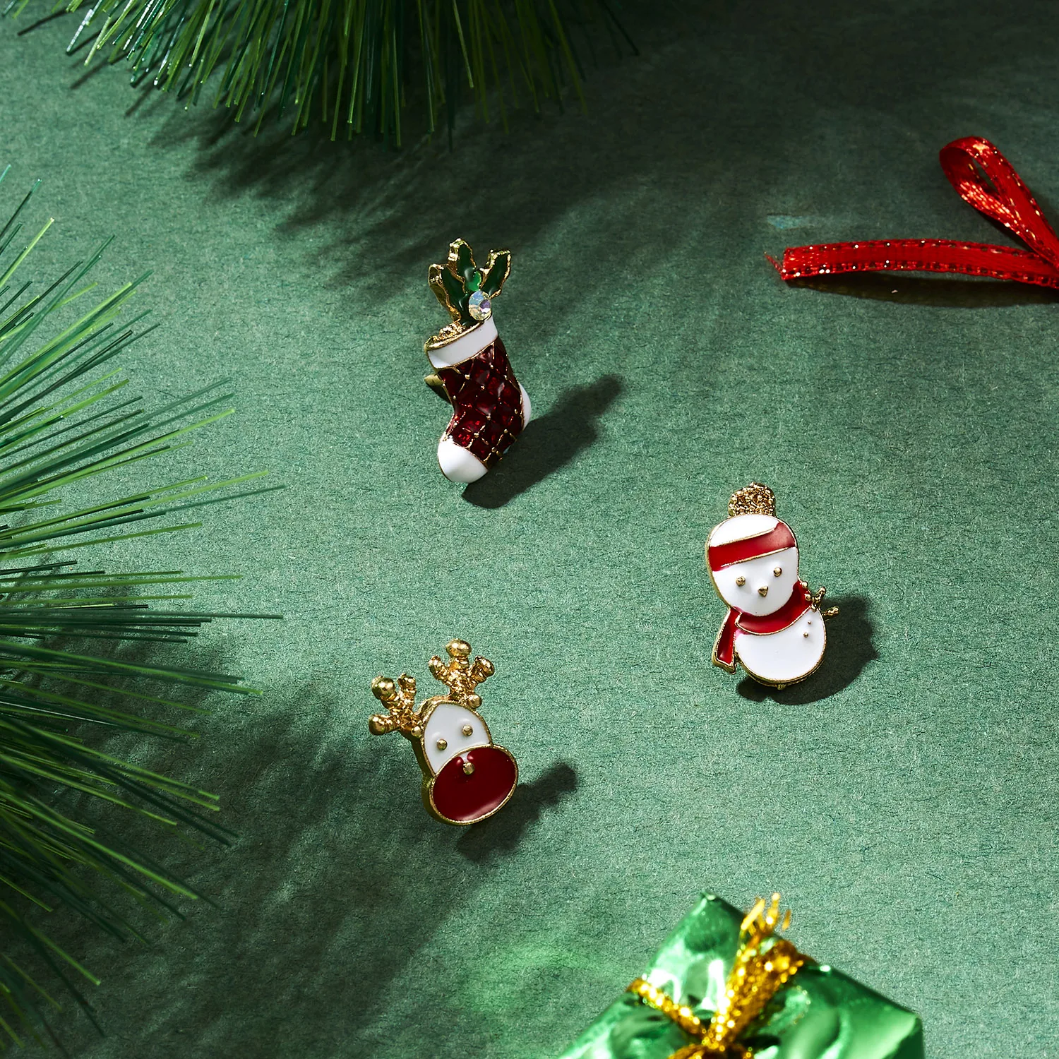 3pcs/set Merry Christmas Brooches Christmas Socks Christmas Tree Elk Enamel Badge Small Brooch Women Fashion Party Jewelry Gifts