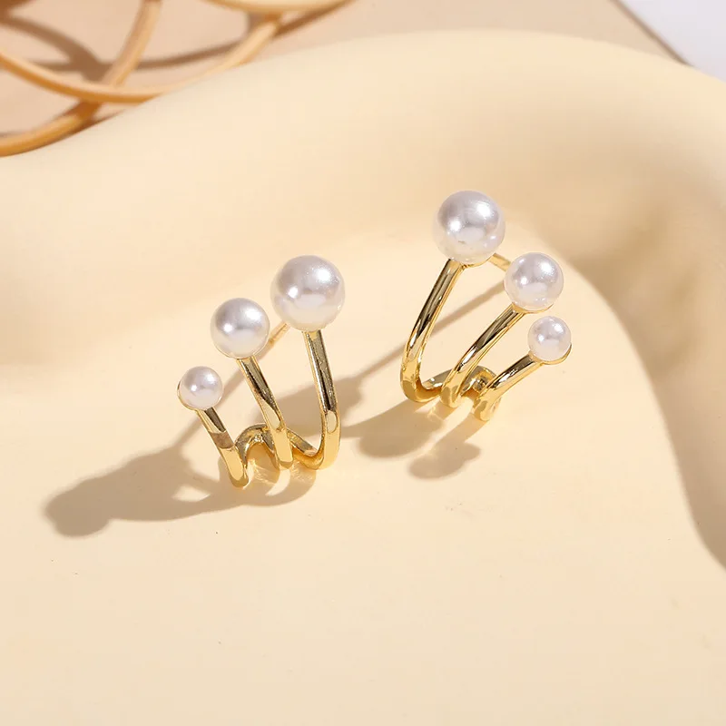 2024 New Bright Crystal Luxury Korean Unusual Claw Stud Earrings Ear Piercing Hook Lrregular Pearl Christmas Jewelry Gift