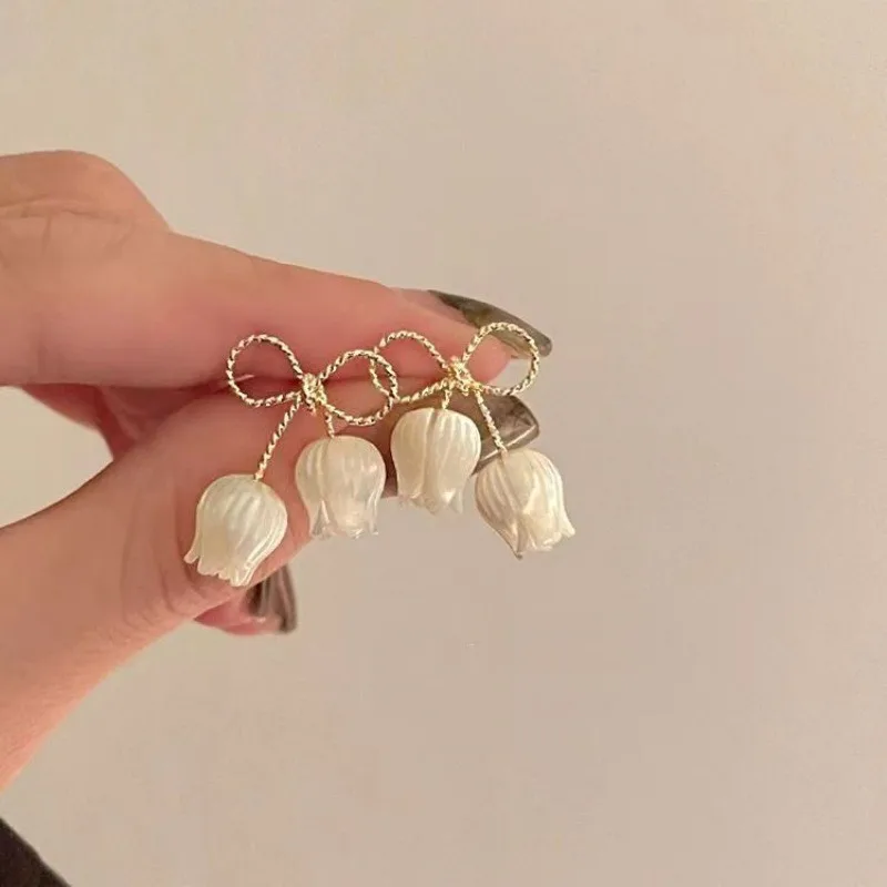 White Color Bowknot Tulip Flower Stud Earrings For Women Brincos Feminino Fashion Rhinestone Jewelry Christmas Girl Friend Gift