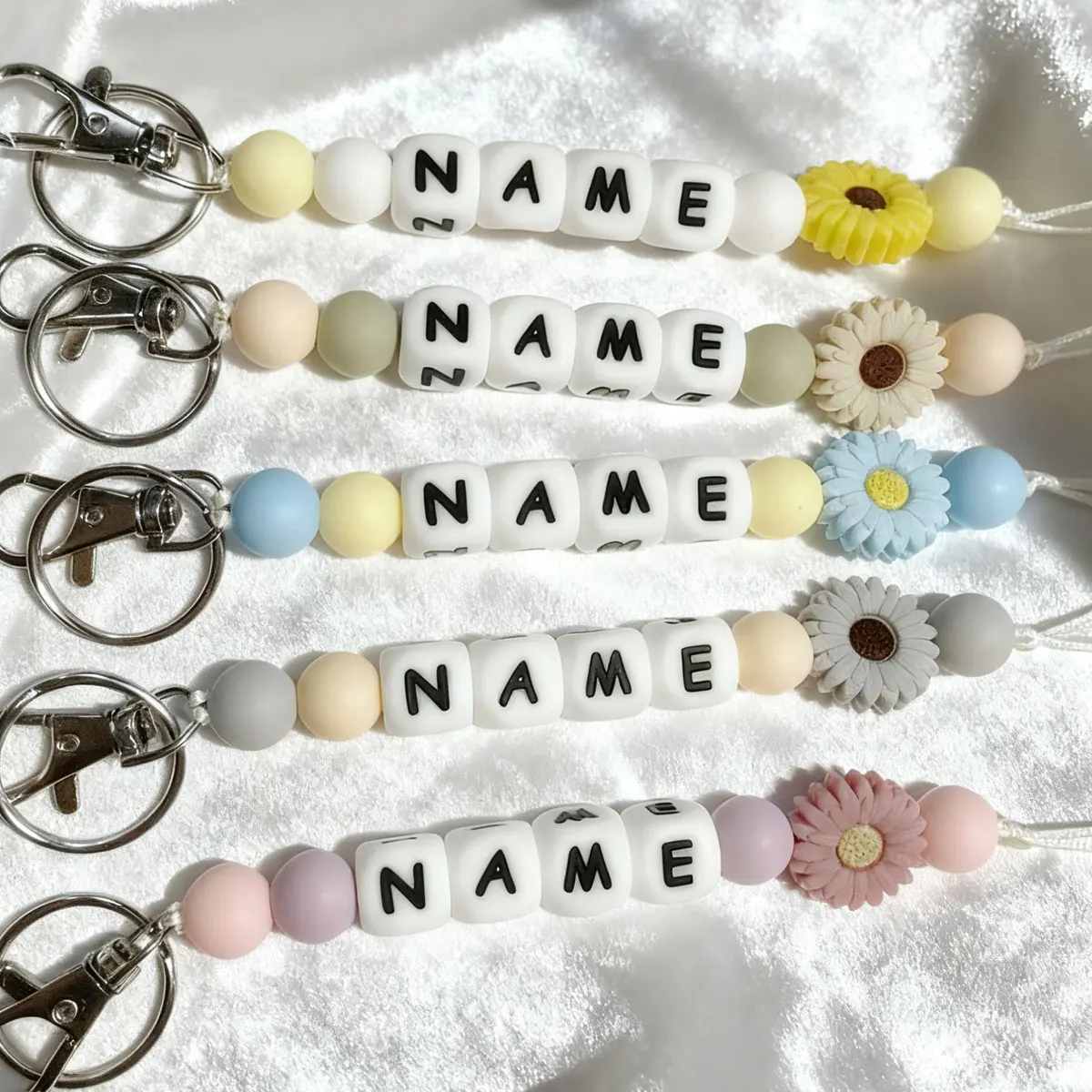 1 Personalized Custom Daisy Silicone Keychain, Beaded Keychain, Bag/Cup Charm, Name Tag Keychain, Christmas Gift