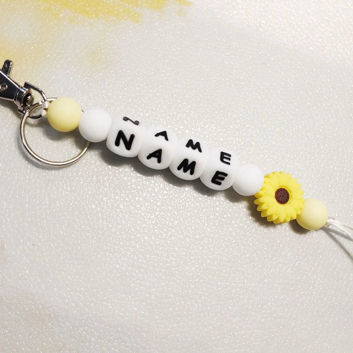 1 Personalized Custom Daisy Silicone Keychain, Beaded Keychain, Bag/Cup Charm, Name Tag Keychain, Christmas Gift