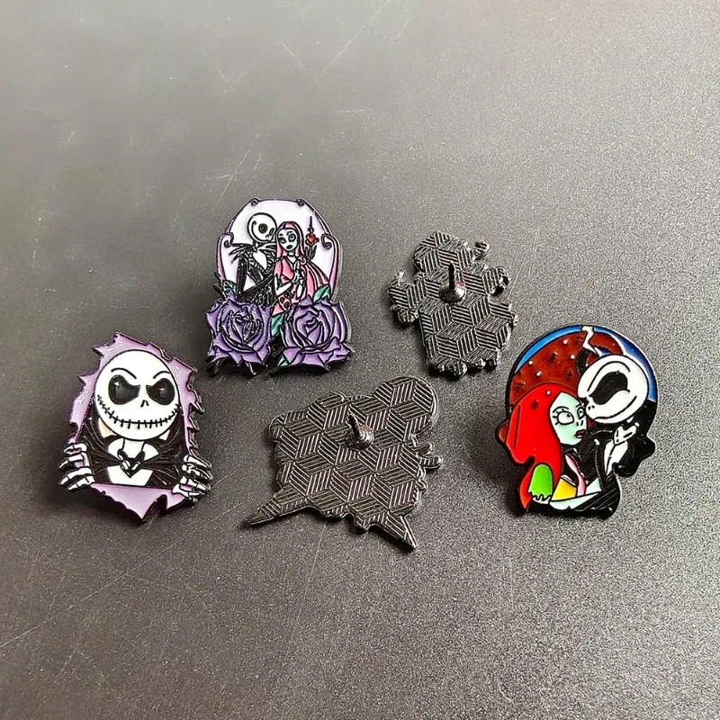 5pcs Halloween Badge Cute Bizarre Christmas Eve Horror Metal Badge Anime Brooch Classic Anime Accessories Pin Gift for Friends