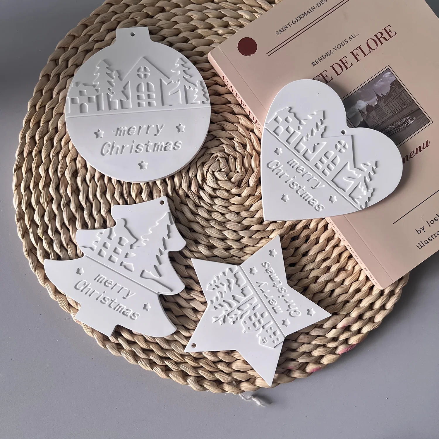 1pc Christmas Heart Round Tree Star-Shaped Hanging Ornament Silicone Mold DIY Cement Plaster Clay Craft for Home Decor Gift
