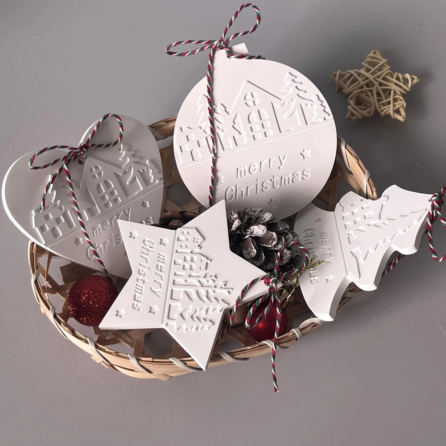 1pc Christmas Heart Round Tree Star-Shaped Hanging Ornament Silicone Mold DIY Cement Plaster Clay Craft for Home Decor Gift
