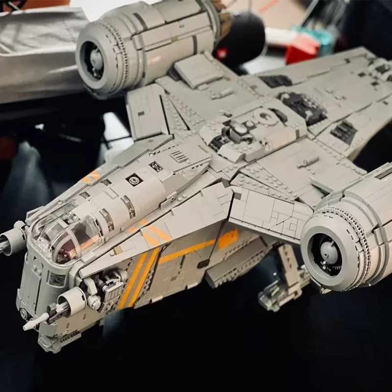 2026 New 6187pcs Spacecraft Model Star Mandalorian Razor Crest Spaceship Home Decoration Christmas Gifts