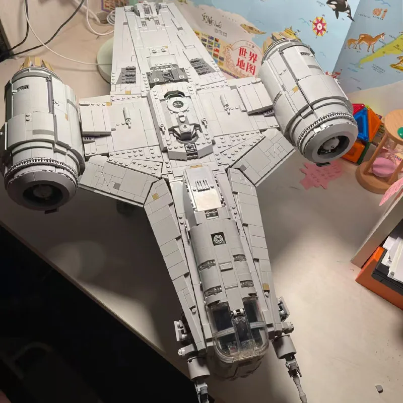 2026 New 6187pcs Spacecraft Model Star Mandalorian Razor Crest Spaceship Home Decoration Christmas Gifts