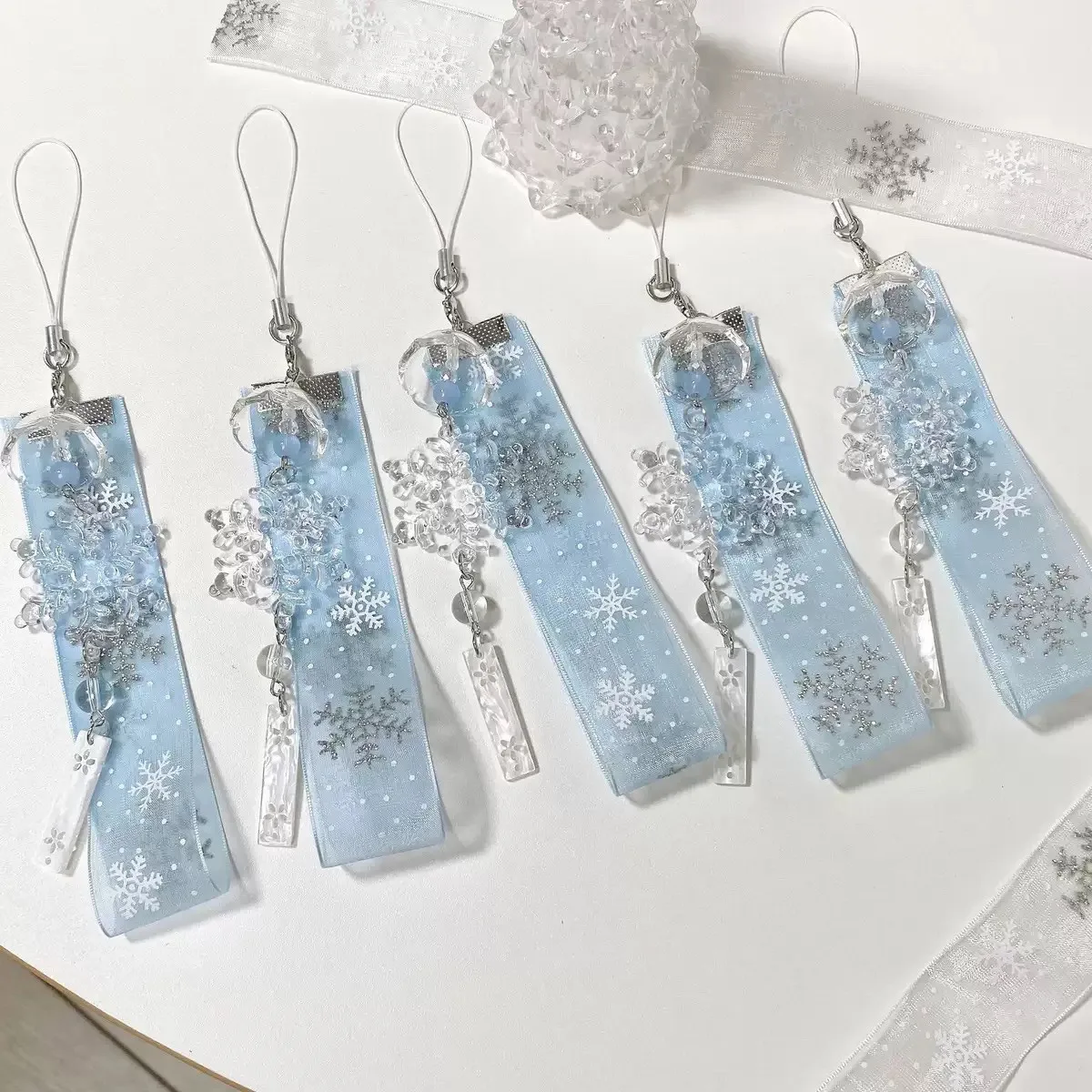1 Piece of Dreamy Snowflake Ribbon Phone Charm, Phone Accessory, Bell Pendant Keychain, Christmas Bag Accessory, Water Drop Lace