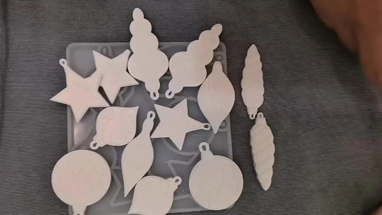 1 DIY Christmas Star and Snowflake Silicone Mold for Painted Hanging Ornaments - Conch and Starfish Plaster Diffuser Stone
