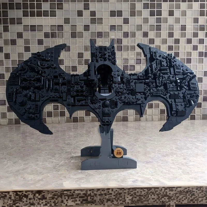 2026 New 678pcs Bat-Signal Logo Dispaly Model Building Bricks Super Hero Symbol Christmas Birthday Toy for Family Decor Gifts