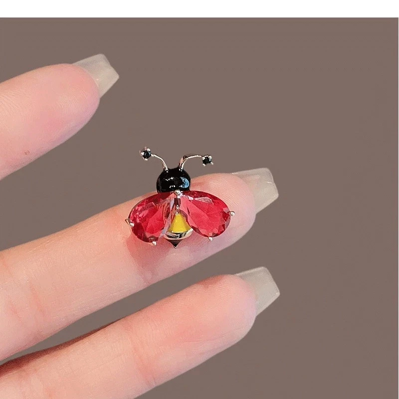 Crystal Bee Mini Animal Red Color Rhinestone Brooch Pins Party Wedding Girl Friend Christmas Gifts