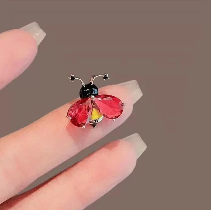Crystal Bee Mini Animal Red Color Rhinestone Brooch Pins Party Wedding Girl Friend Christmas Gifts