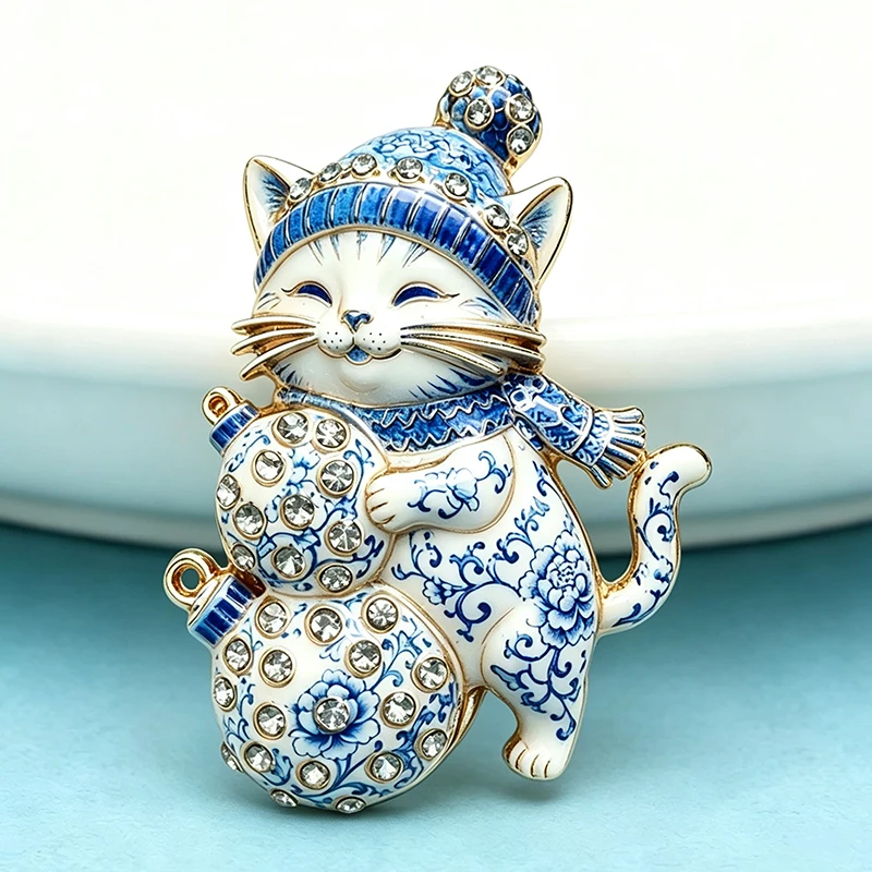 Wuli&baby Lovely Christmas Cat Brooches For Women Unisex 2-color Holding Fairy Lights Kitten Animal Brooch Pins New Year Gifts