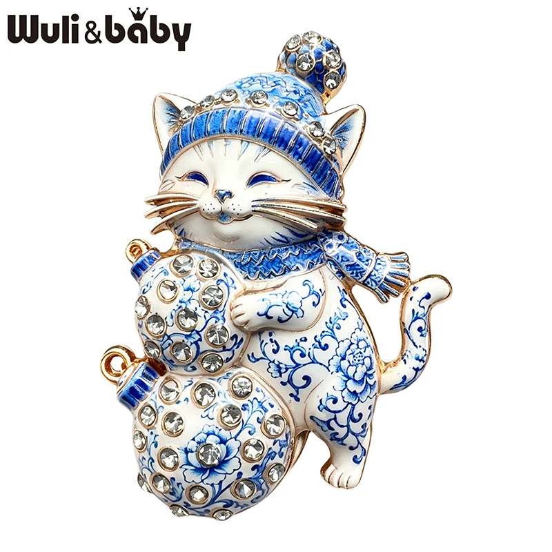 Wuli&baby Lovely Christmas Cat Brooches For Women Unisex 2-color Holding Fairy Lights Kitten Animal Brooch Pins New Year Gifts