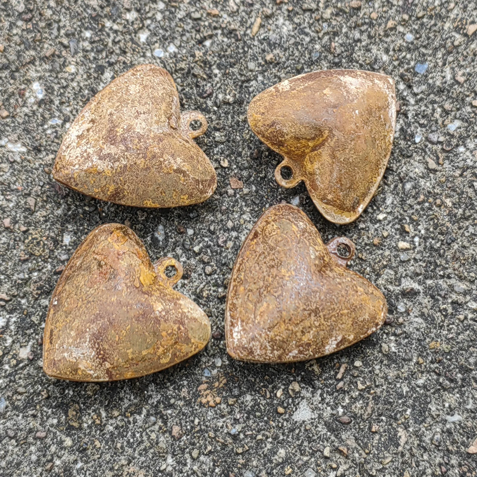20pcs Rusty Bells for Christmas Vintage Rusty Heart Christmas Tree Shape Decoration Accessories Christmas Party Holiday Bell