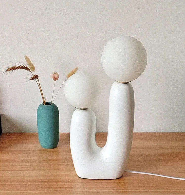 Modern Nordic Art Glass Table Lamp Bedroom Resin Bedhead Lamp Restaurant Living Room Personalized Atmosphere Lighting Table Lamp
