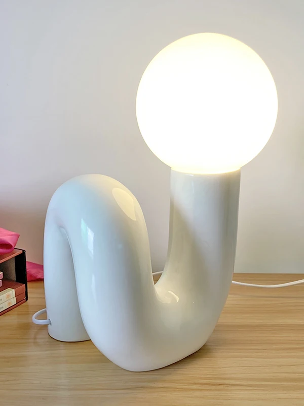 Postmodern Retro Resin Desk Lamp Fashionable Atmosphere Bedroom Bedside Table Lamp Glass Ornament Desk Lamp Artistic Desk Lamp