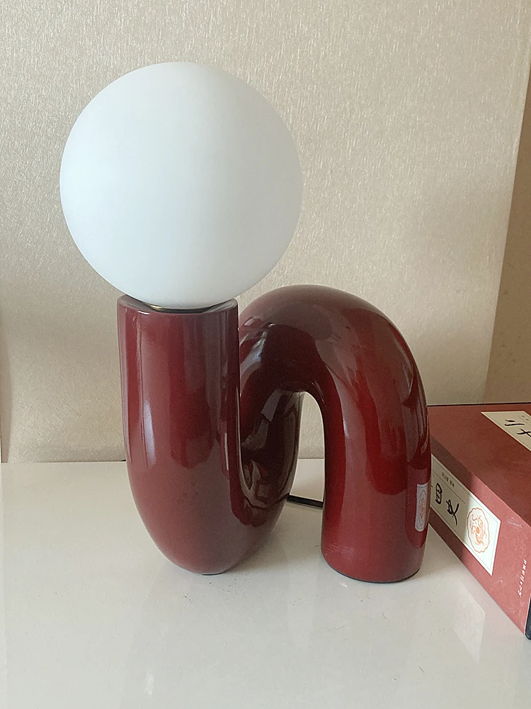 Postmodern Retro Resin Desk Lamp Fashionable Atmosphere Bedroom Bedside Table Lamp Glass Ornament Desk Lamp Artistic Desk Lamp