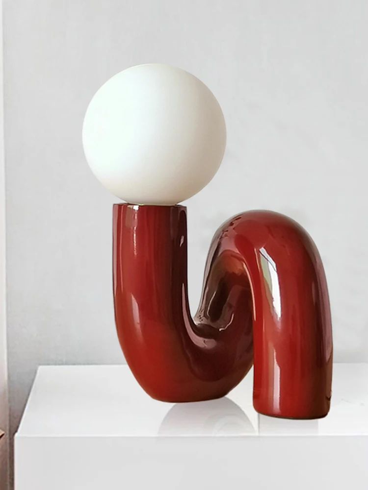Postmodern Retro Resin Desk Lamp Fashionable Atmosphere Bedroom Bedside Table Lamp Glass Ornament Desk Lamp Artistic Desk Lamp