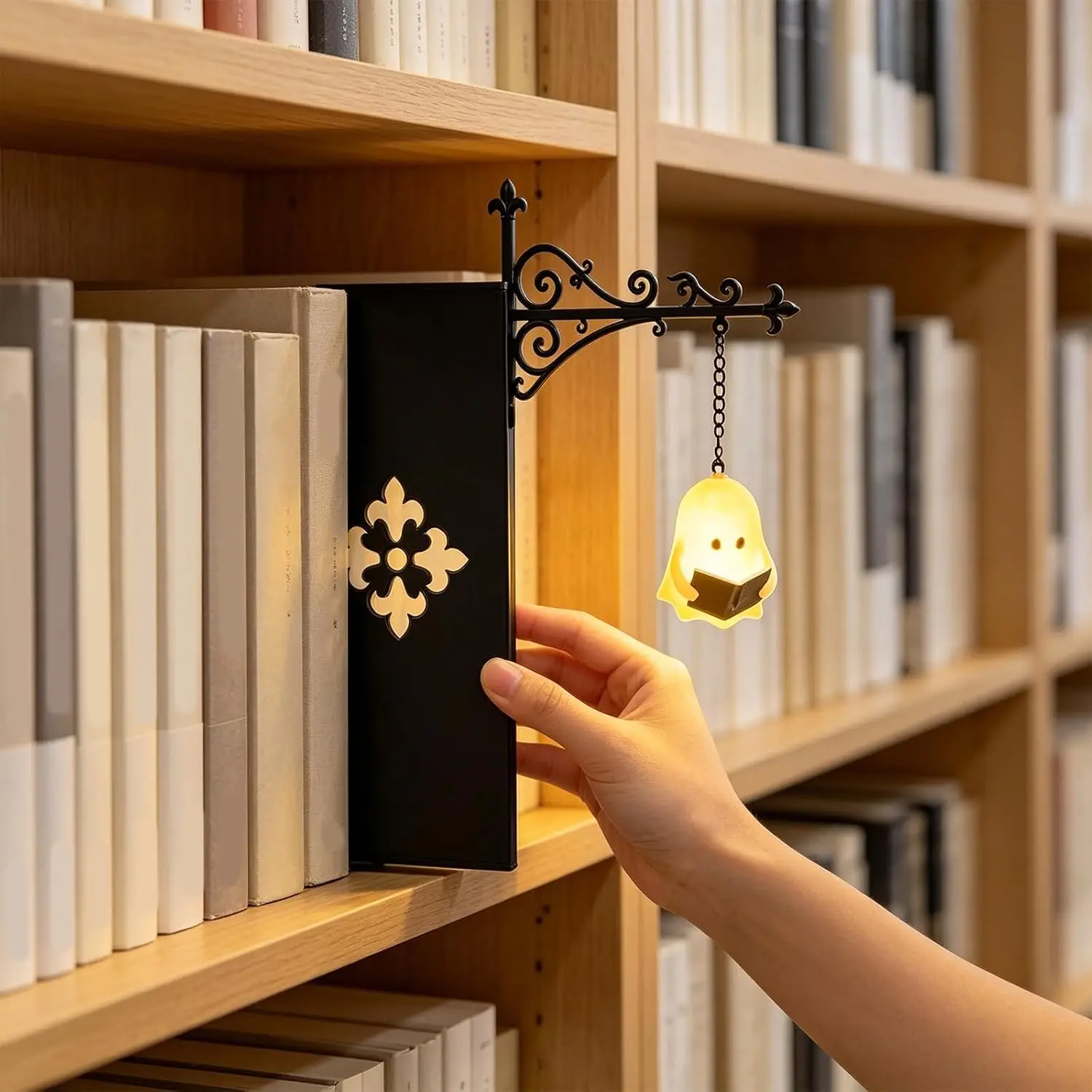 Vintage Gothic Metal Reading Lamp LED Night Light Ornament Book Decor Hanging Bookshelf Lamp for study Home Library