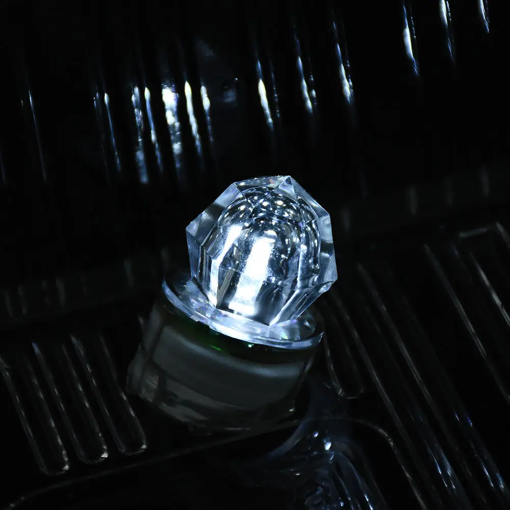 Waterproof LED Fishing Lamp Mini ABS Fishing Lure Light Diamond Shape Luminous Lure for Attracting Fish Deep Drop Fishing Tools