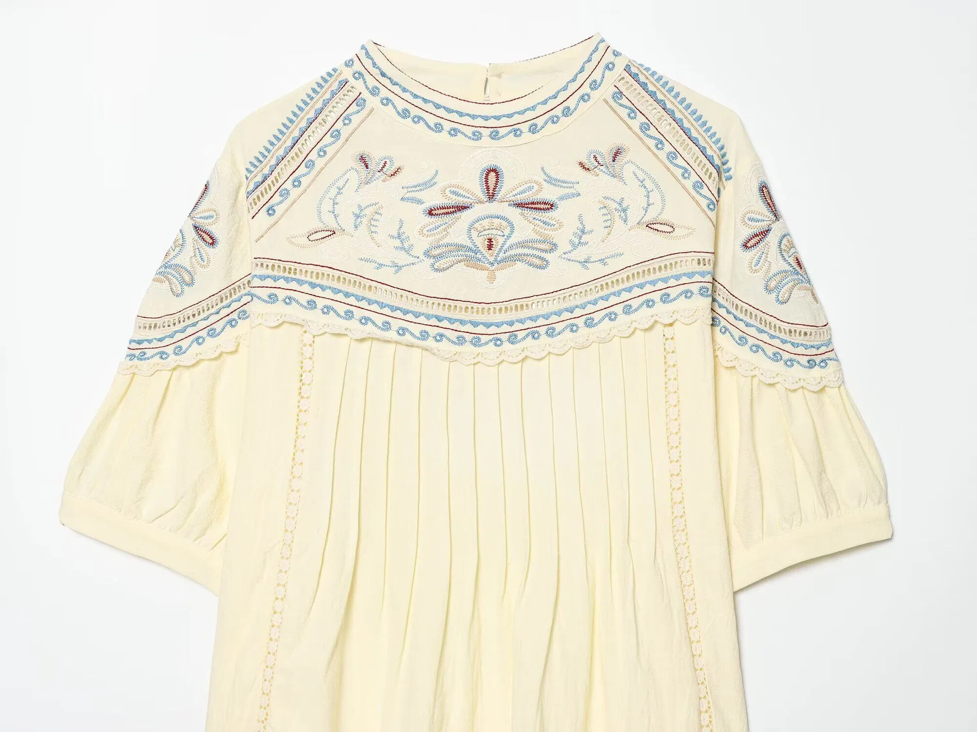 Bohe Vintage Embroidery Pleated Loose Tops Blouse Women Casual O-neck Puff Sleeve Tops T-shirts 2026 New Summer Holiday Tops