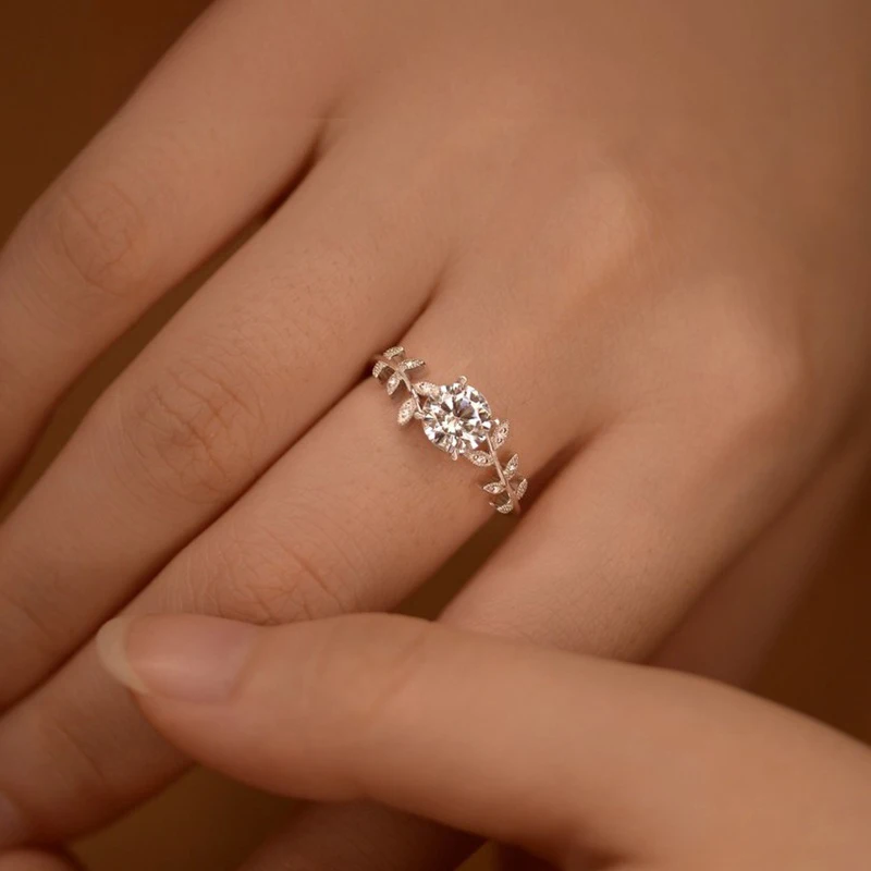NeeTim 1CT Moissanite Rings Sparkling Wedding Band for Women 925 Sterling Silver with Plated White Gold Bands Engagement Ring