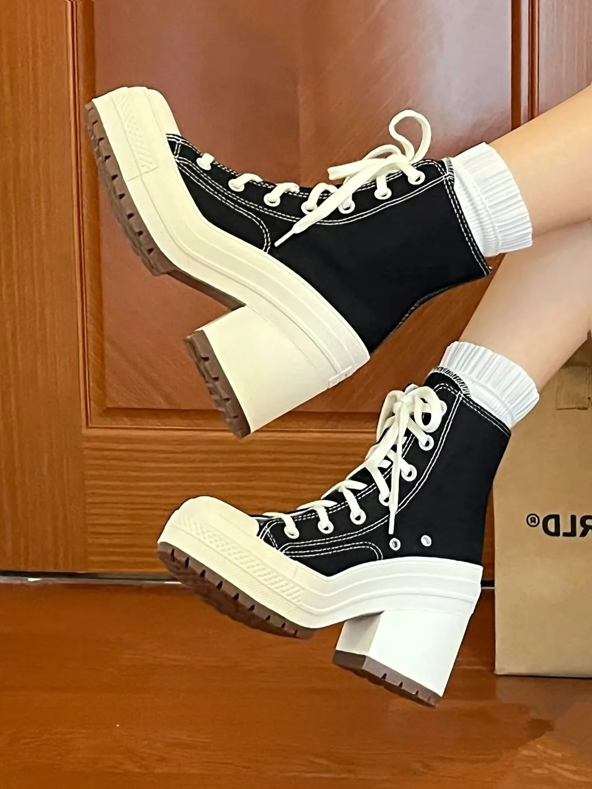 Classic Women Platform Sneakers Canvas Shoes Personalized Luxry Heels Skateboard Lace Up Casual Shoes Fashion Outdoor Sneakers