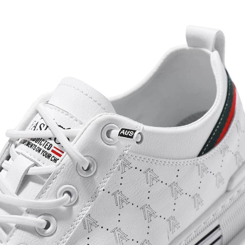 Men's lightweight skate shoes, everyday casual sneakers for men, colors: white and beige, sizes 39 to 46.