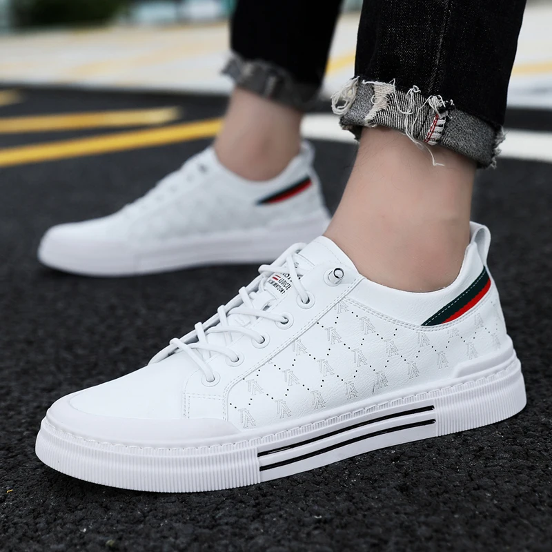 Men's lightweight skate shoes, everyday casual sneakers for men, colors: white and beige, sizes 39 to 46.