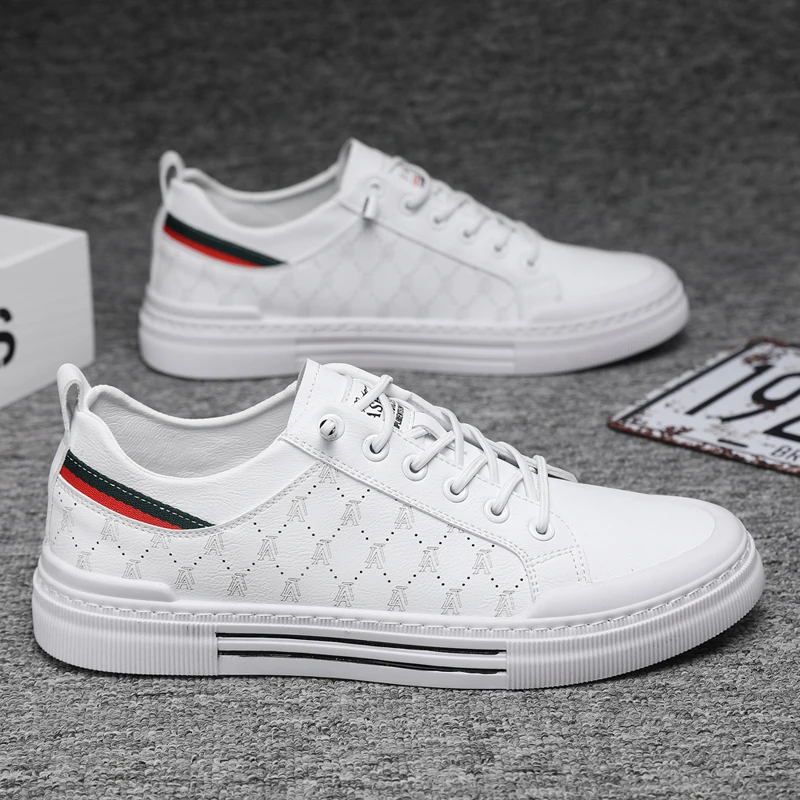 Men's lightweight skate shoes, everyday casual sneakers for men, colors: white and beige, sizes 39 to 46.