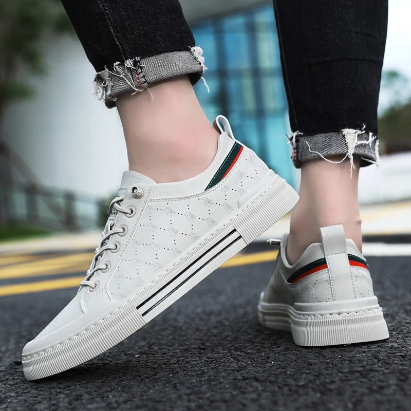 Men's lightweight skate shoes, everyday casual sneakers for men, colors: white and beige, sizes 39 to 46.
