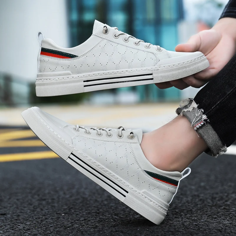 Men's lightweight skate shoes, everyday casual sneakers for men, colors: white and beige, sizes 39 to 46.
