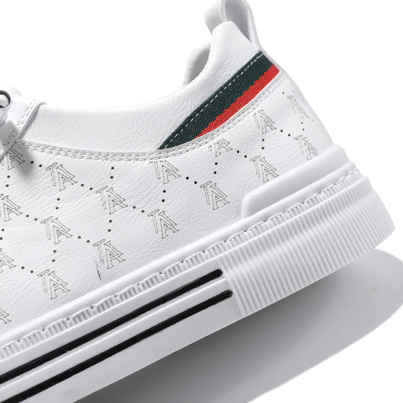 Men's lightweight skate shoes, everyday casual sneakers for men, colors: white and beige, sizes 39 to 46.