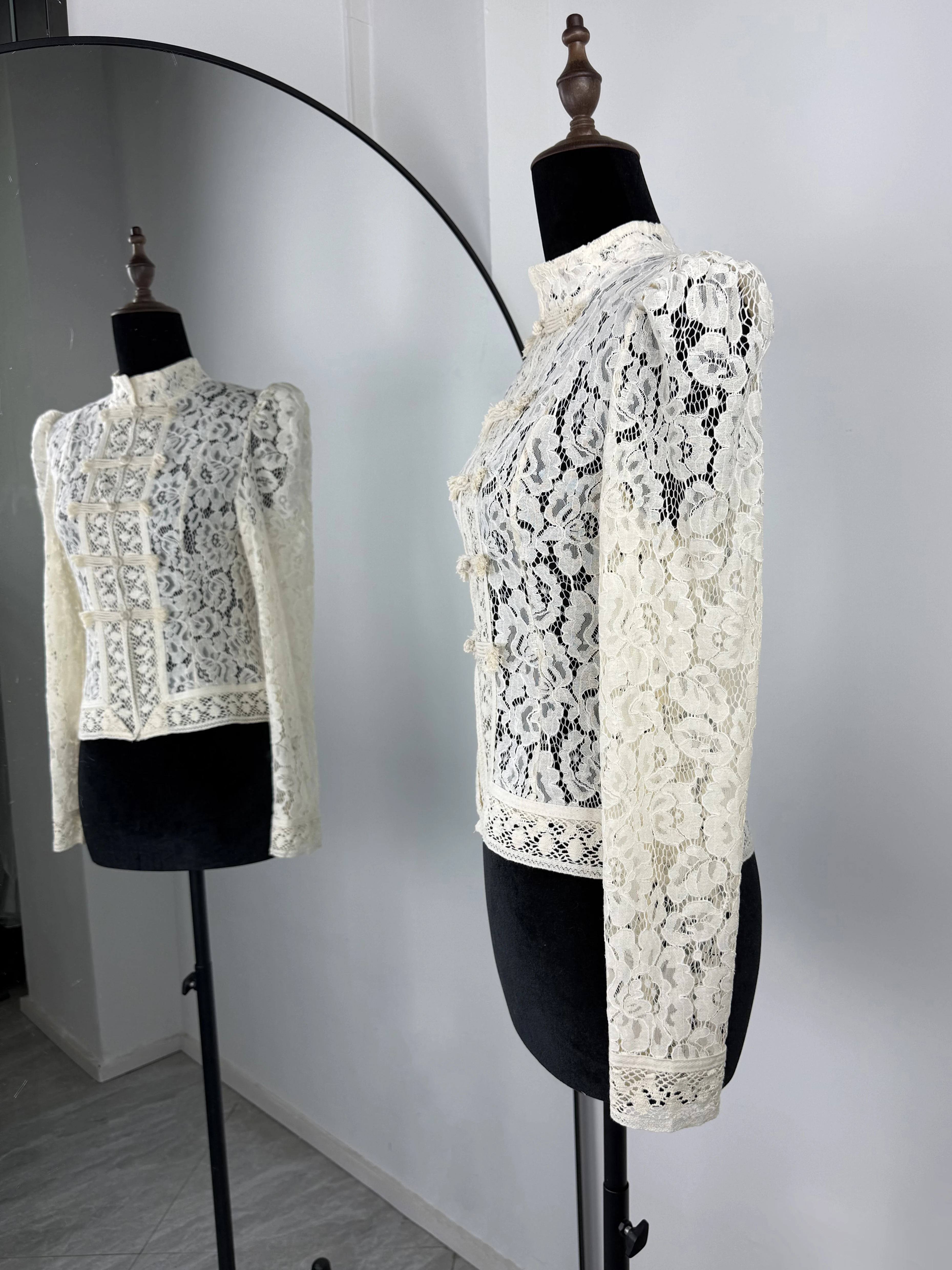 Tuularose Luxury Lace Blouse Fashion Lace Print Single Breasted Slim Shirt Vintage Elegant Party Looks Summer Women Blouse Tops