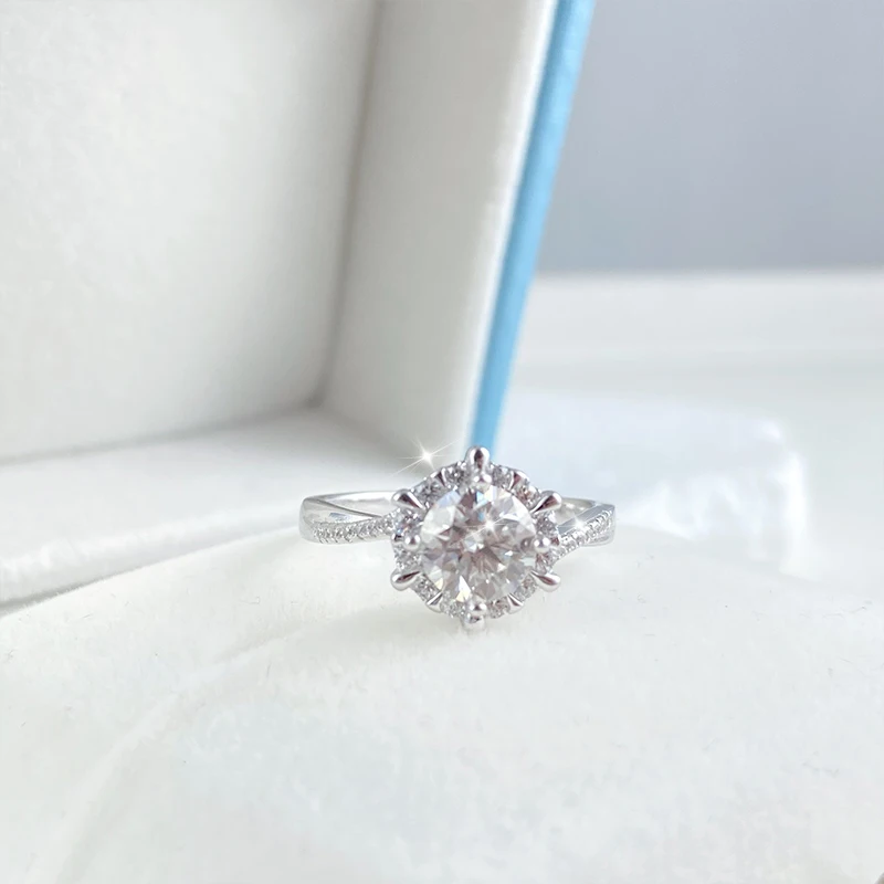 NeeTim 0.5 1CT Moissanite Sparkling Rings Wedding Band for Women 925 Sterling Silver with Plated 18k White Gold Promise Ring