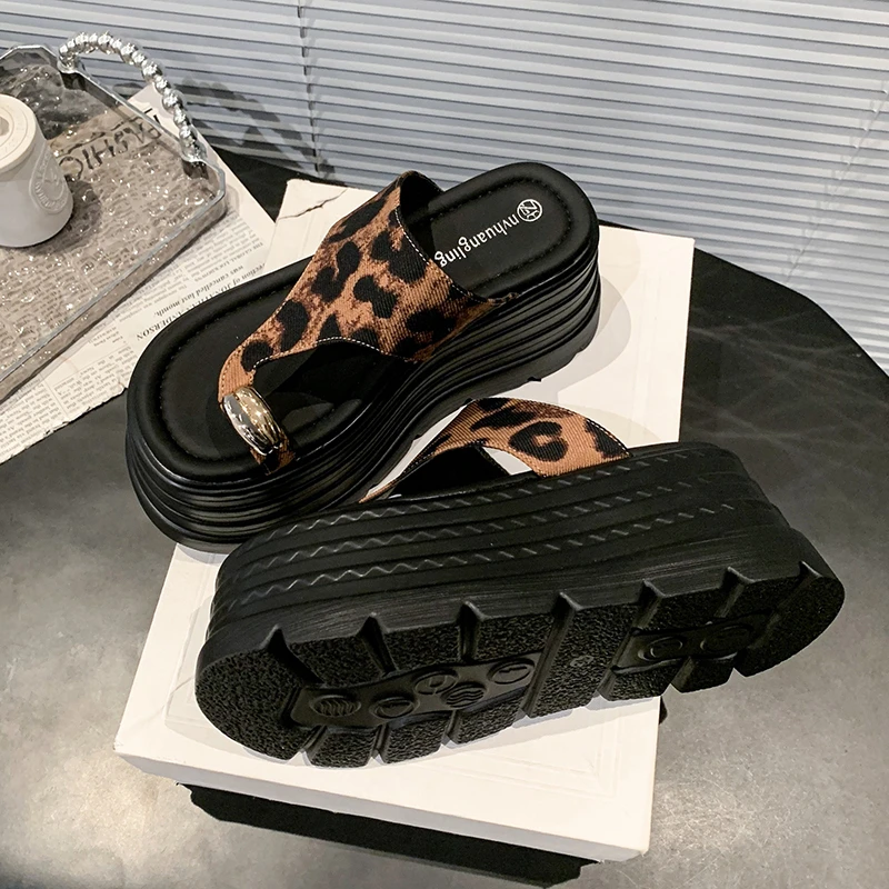 New Women Summer Bling Chunky Slippers High Platform Flip Flops 8CM Wedge Heels Slides Leopard Clip Toe Sandals Beach Slippers