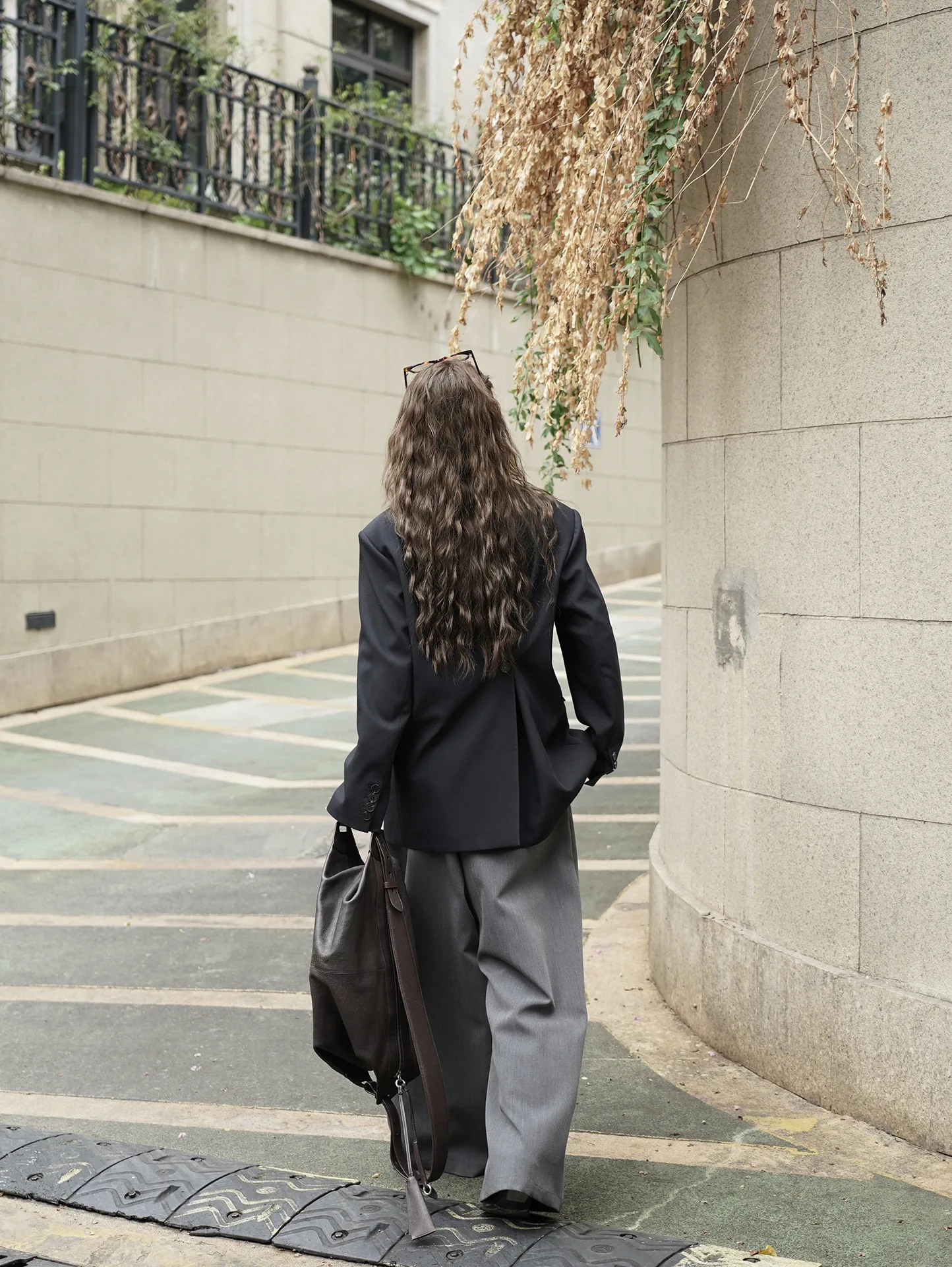 RZIV Fashionable Design Slanted Placket and Back Slit Coats, Loose Fitting Suit, Slimming Jacket for Women