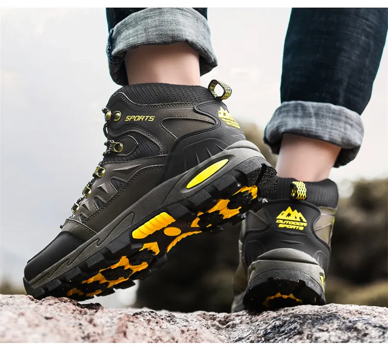 New Leather Men's Boots Outdoor Waterproof Hiking Boots Lightweight Non-slip Men Sneakers Fashion Desert Men Work Ankle Boots