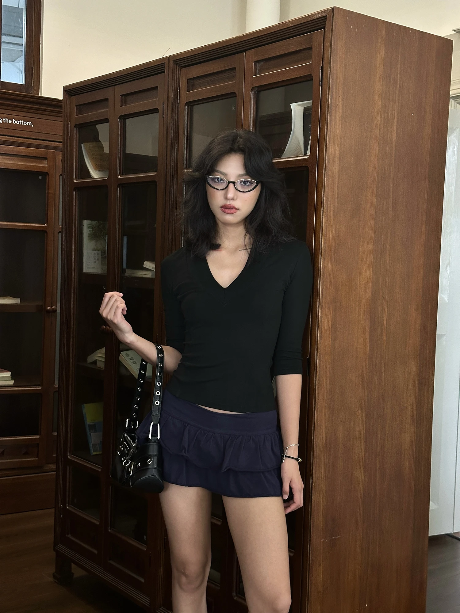 Yedinas V-neck Streetwear Black T Shirt Women Clothes Half Sleeve Korean Fashion Slim Summer Tops Tees Female Clothing T-shirt
