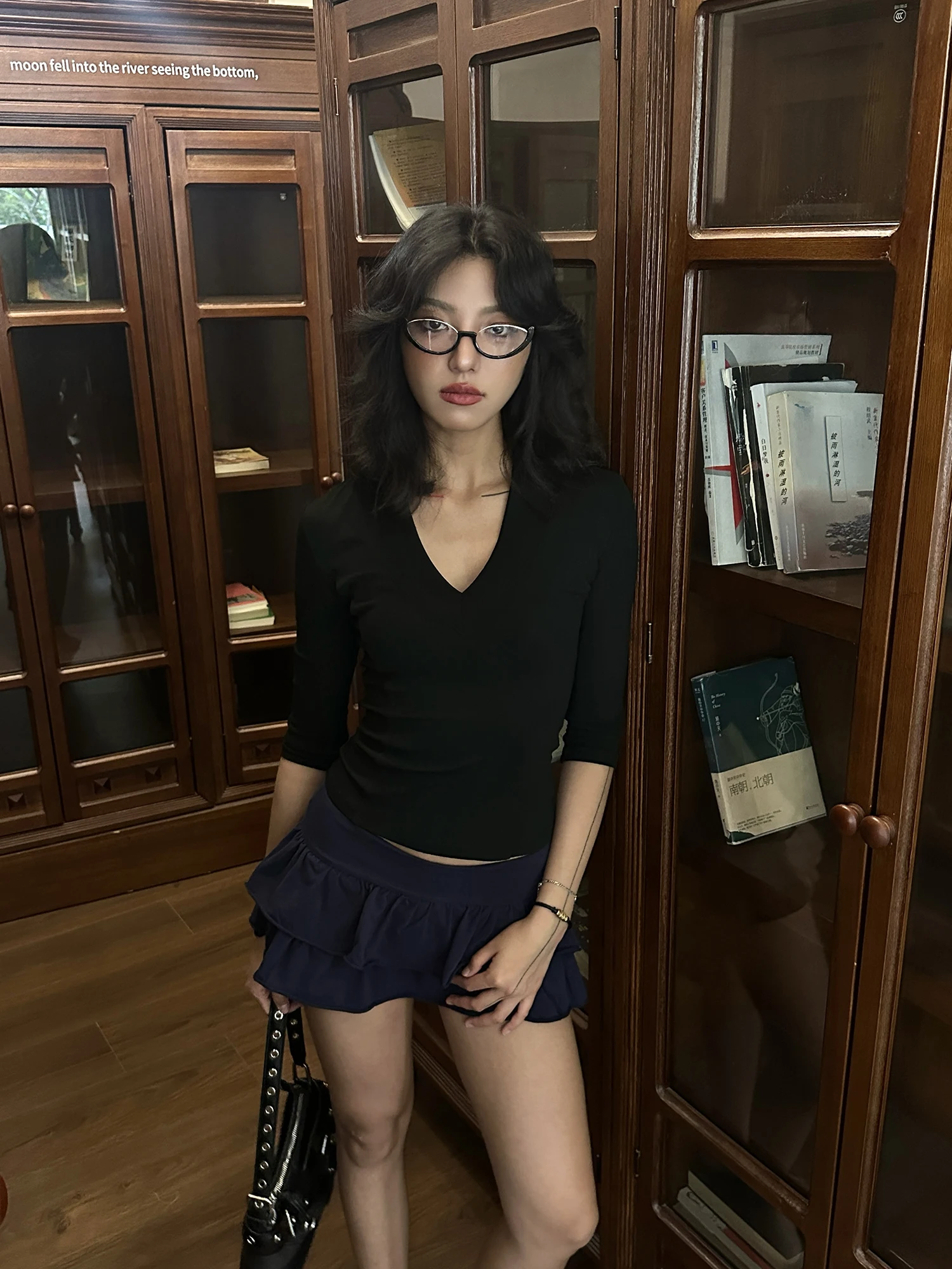 Yedinas V-neck Streetwear Black T Shirt Women Clothes Half Sleeve Korean Fashion Slim Summer Tops Tees Female Clothing T-shirt